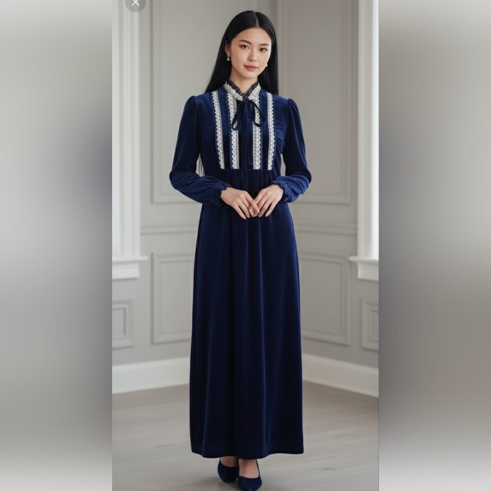 Vintage Elegant Navy Blue Velvet Night Gown Size Small